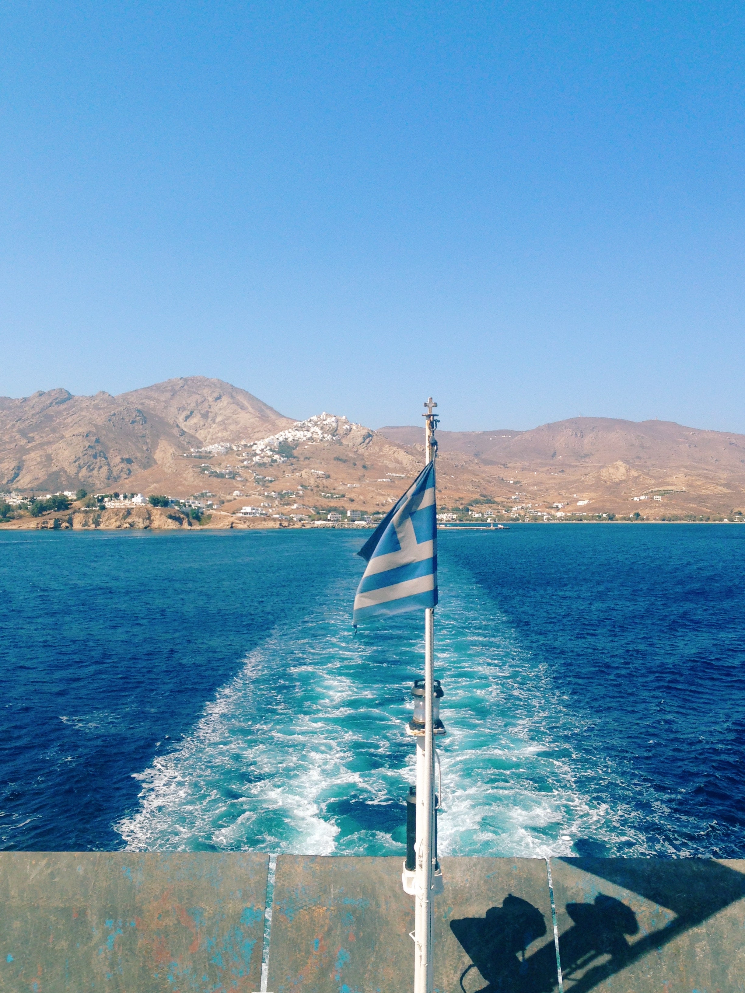 griechische Flagge vor Naxos